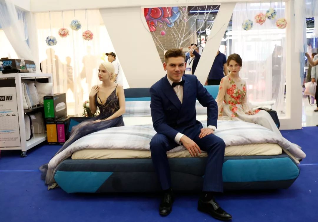 節日營銷千篇一律？看慕思V6如何用一場婚紗秀玩轉520