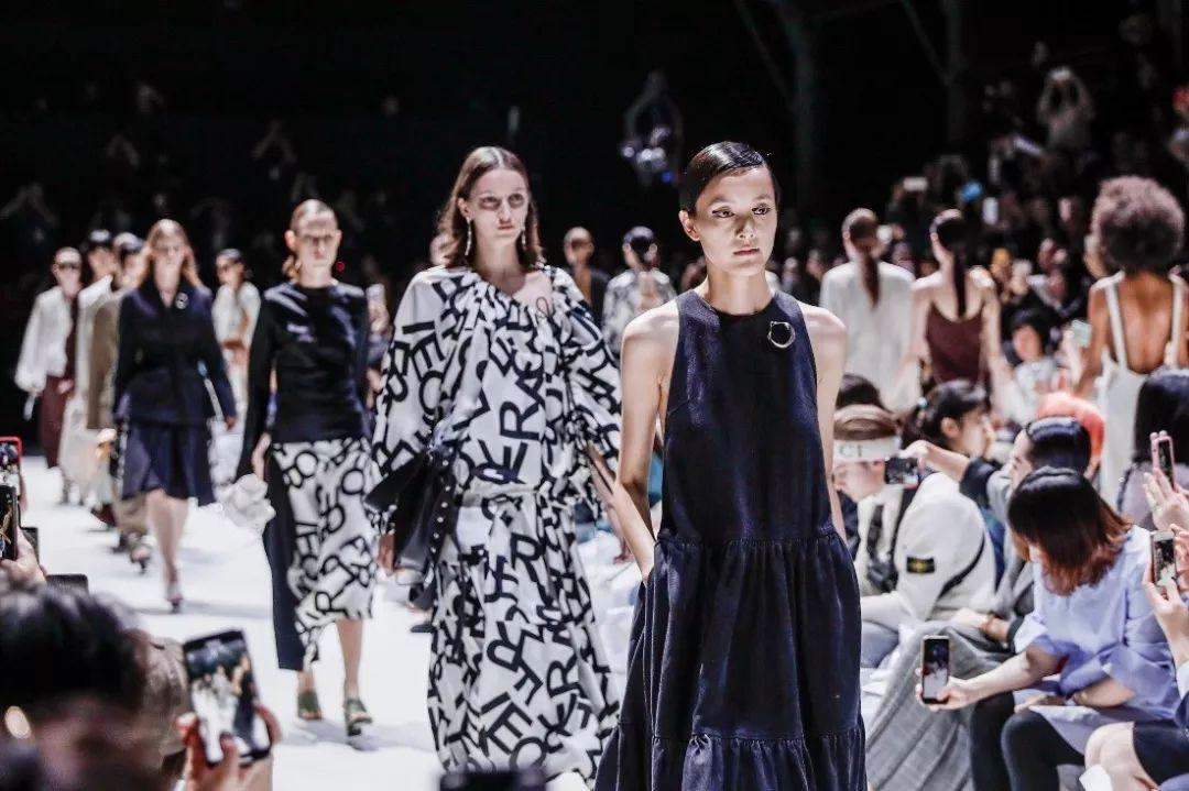 蒸戰時裝周,我只服飛利浦的這波“出界” 蒸戰時裝周,我只服飛利浦的這波“出界”