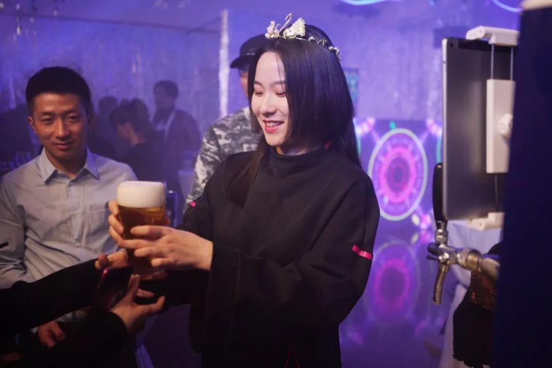 哈爾濱啤酒送給2018年最后一個18歲生日的人 哈爾濱啤酒送給2018年最后一個18歲生日的人