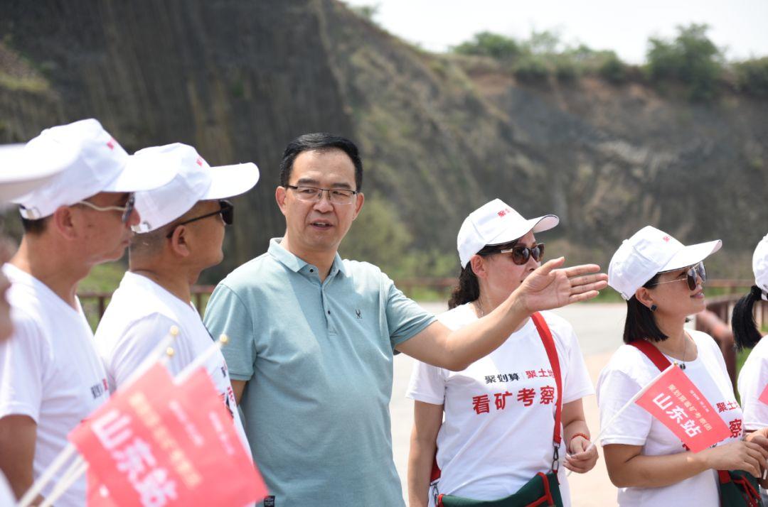 組團看礦,這一屆中國大媽的經濟哲學有點“野” 組團看礦,這一屆中國大媽的經濟哲學有點“野”