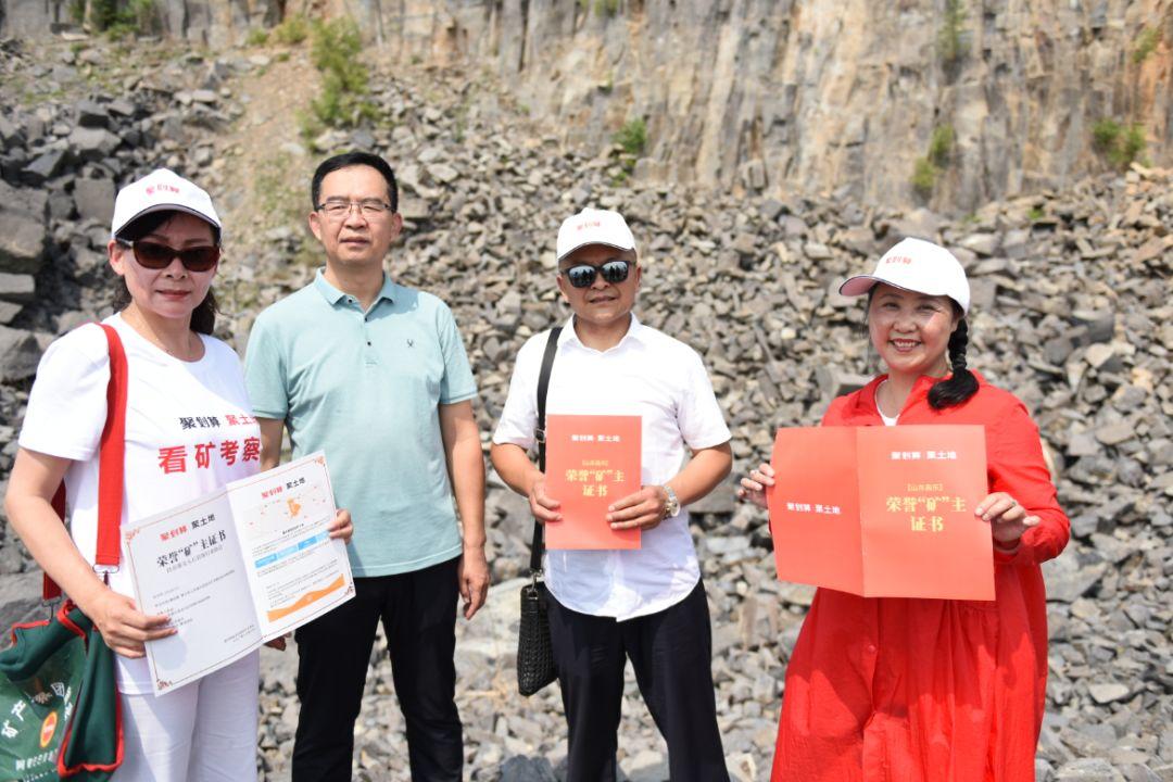 組團看礦,這一屆中國大媽的經濟哲學有點“野” 組團看礦,這一屆中國大媽的經濟哲學有點“野”