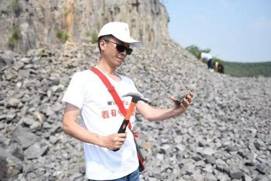 組團看礦,這一屆中國大媽的經濟哲學有點“野” 組團看礦,這一屆中國大媽的經濟哲學有點“野”