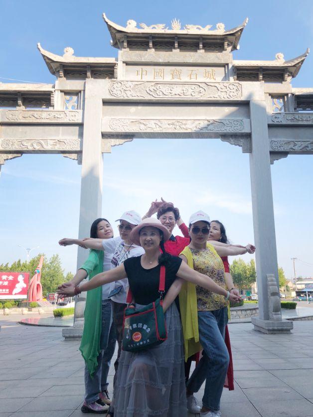 組團看礦,這一屆中國大媽的經濟哲學有點“野” 組團看礦,這一屆中國大媽的經濟哲學有點“野”