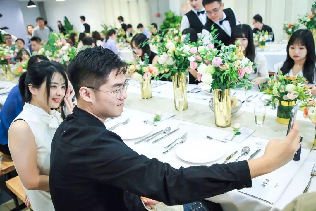 今天,網易有道開了北京第一家米其林三星餐廳! 今天,網易有道開了北京第一家米其林三星餐廳!