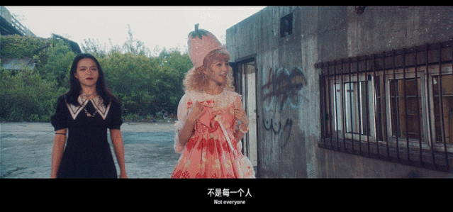 支流大學，火了！