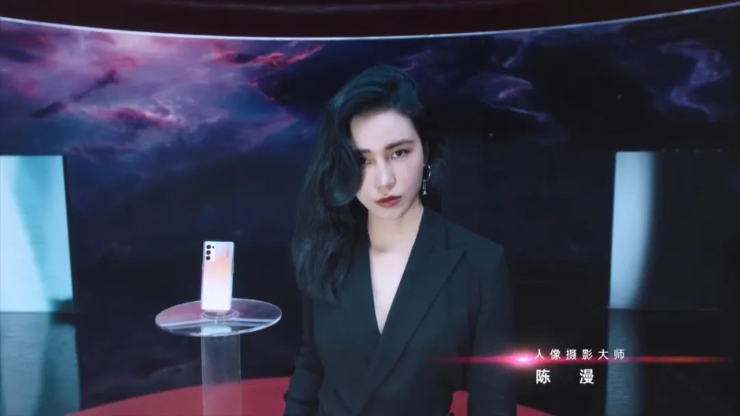 第一眼我以為是美妝發(fā)布會(huì)…… 第一眼我以為是美妝發(fā)布會(huì)……